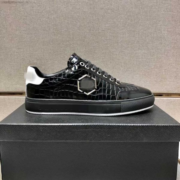 

luxury designer shoes casual sneakers breathable mesh stitching metal elements size 38-45, Black
