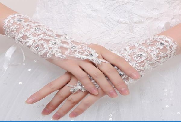 

2016 trendy bride gloves beaded lace gloves hook finger wedding gloves short fingerless wedding gloves5665568, White