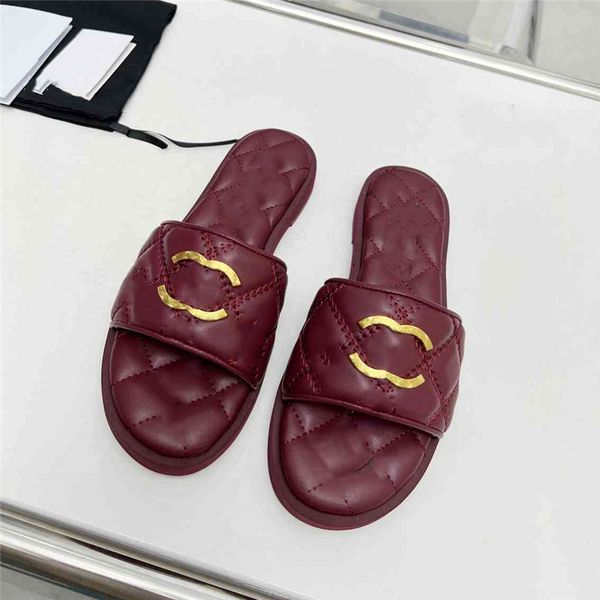 

fashionable beach shoes 2023 channel luxurious design retro decoration men's and women's summer leather canvas rubber flat bottome