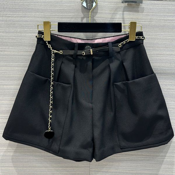 

8.6 fashion with chains belt black casual women's shorts, White;black