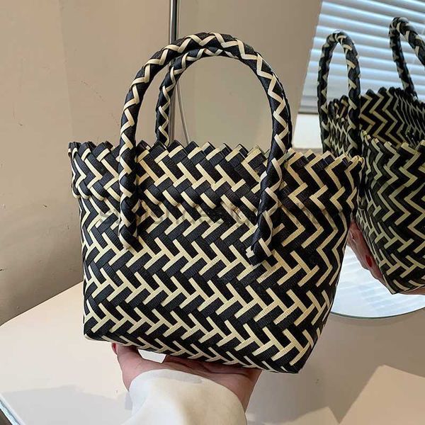

shoulder bags this year's popular color contrast niche straw woven bags for women 2023 new summer portable cabbage basket bucket bagsst
