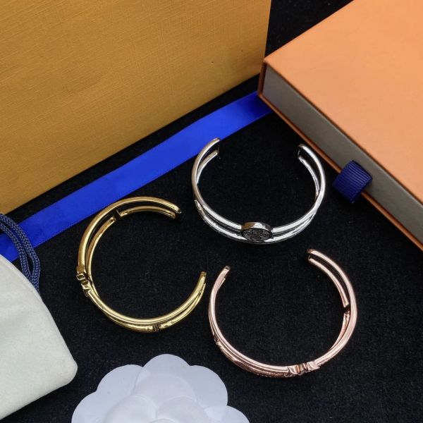 

2023 fashion flower opening bracelet classic brand three color option fashion bracelet seiko high edition, Black