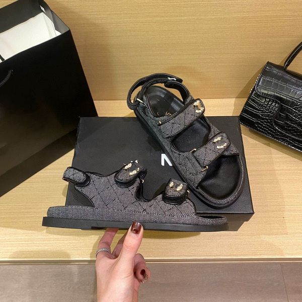 

2023 shoes sandals quilted calf leather casual shoes diamond buckle sandal summer platform slip on beach shose sneaker flip, Black