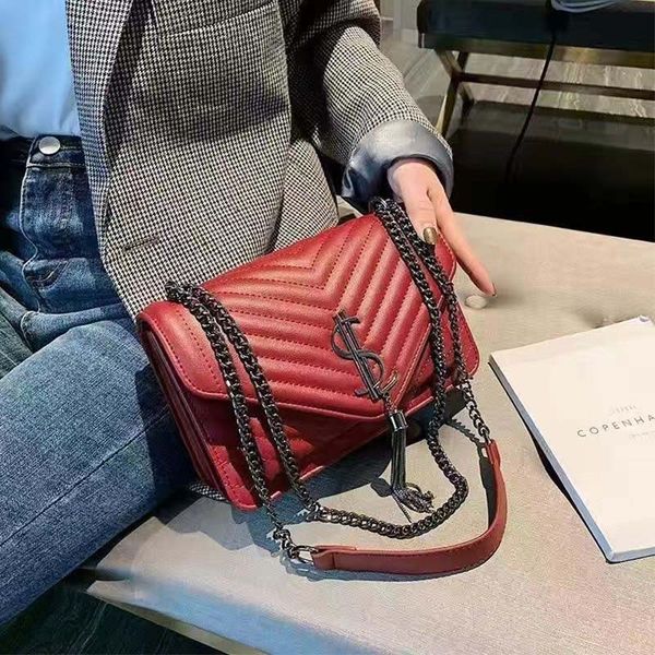 

2023 fashion tassel shoulder bag chain envelope bag 22cm small square bag shoulder bag handbag luxury designer messenger bag