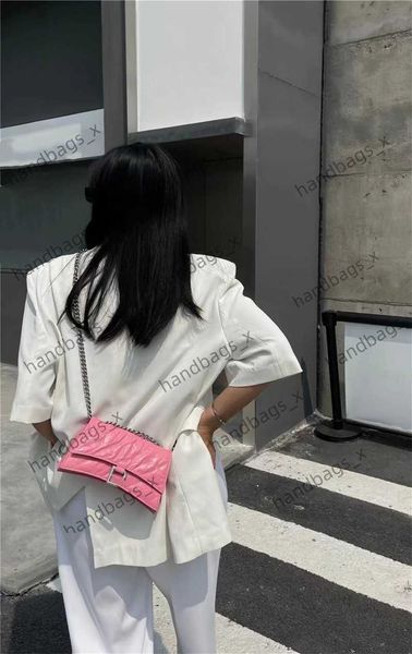 

layer cowhide women's bag 2023 new origami feel hand grip pattern chain mini hourglass bag single shoulder crossbody bag uvyt