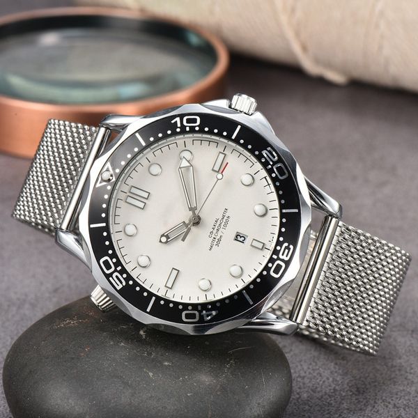 

mens luxury sports watches designer brand watch 3 dial 40mm quartz wristwatches men fashion silicone strap multi color military analog clock, Slivery;black