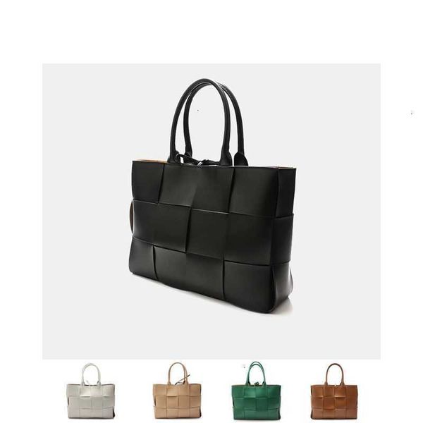 

2023 trendy new autumn and winter simple fashionable commuting womenbag woven cowhide solid color large capacity cashmere hbag
