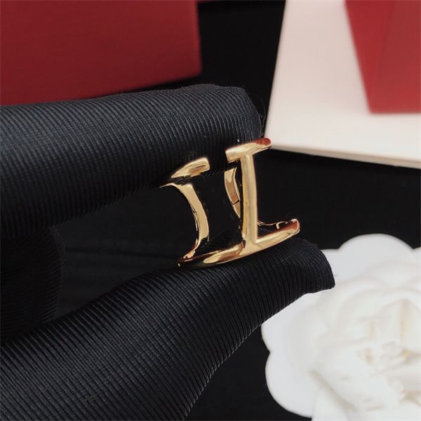 

letter v wedding rings logo ring women fashion designer jewelry metal valentinolies luxury woman vlogo opening ring 432, Silver