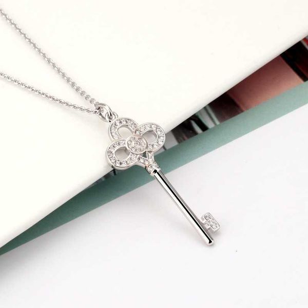 

t home crown key necklace female ins simple fashion diamond-studded hollowed out pendant collarbone necklace holiday gift of choice, Silver