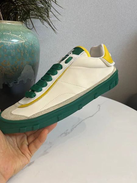 

designer men women shoes chocolate glossed-leather loafer sneakers brushed leather loafers monolith plus platform sneakers suede sabots casu, Black