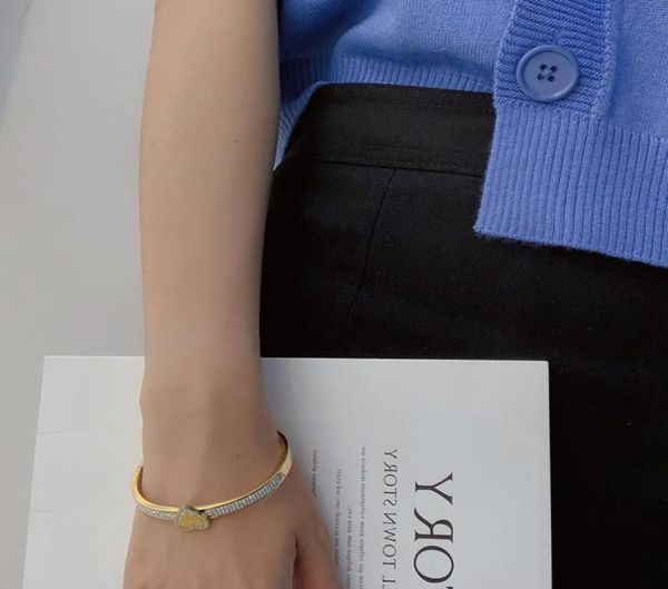 

europe america fashion style bracelets women bangle designer letter jewelry crystal 18k gold plated stainless steel wedding lovers3206951, Black