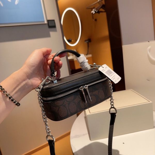 

luxury brand 2023 selling lunch box makeup bag with shoulder straps can be worn on one shoulder or cross body with high-quality leather for