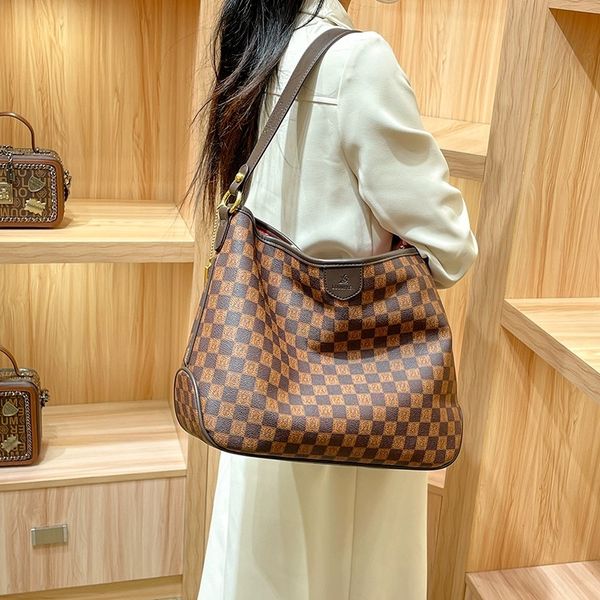 

designer bag luxurys handbags shopping bag large capacity tote bag baguette bag messenger bag onthego crossbody bag old flower brown shoulde