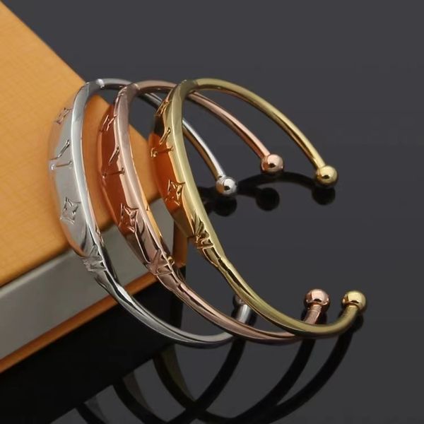 

fashion luxury v bracelet brand couple four leaf flower open cuff bracelet gift 18k gold titanium steel designer bracelet for women, White