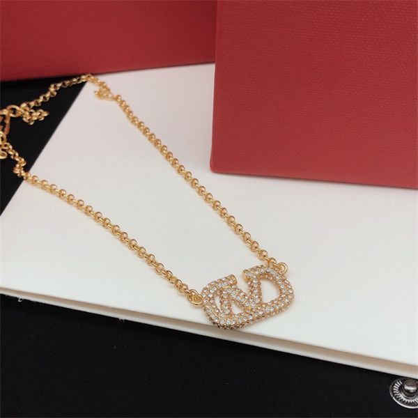 

designer pendant necklaces letter v logo jewelry necklace luxury women fashion jewelry pearl metal valentinolies gold necklace gift 45, Silver