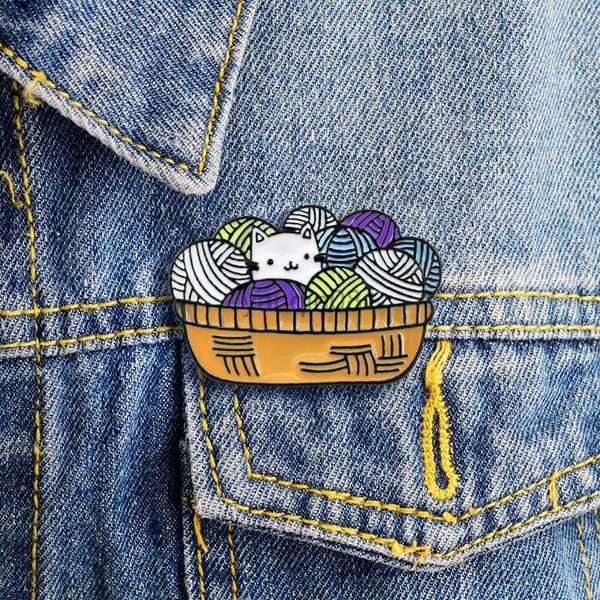 

pins brooches cartoon wool cluster cat enamel pin badge on backpack lovely brooch pins for clothes broche for women girls gift hkd230807, Gray