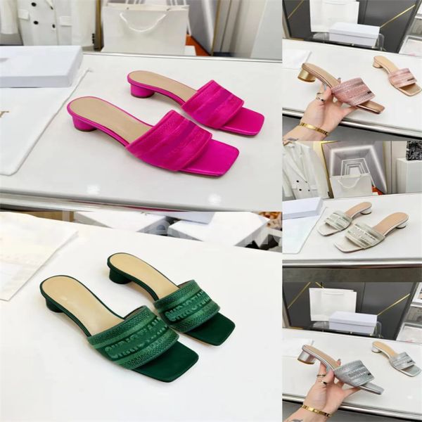 

2023 paris women's luxury designer sandals and slippers fashion summer girls beach women's mid heels embroidered shoes r88, White;red