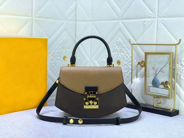 

luxury bag fan shape can be portable and slung 24cm fashion trend.