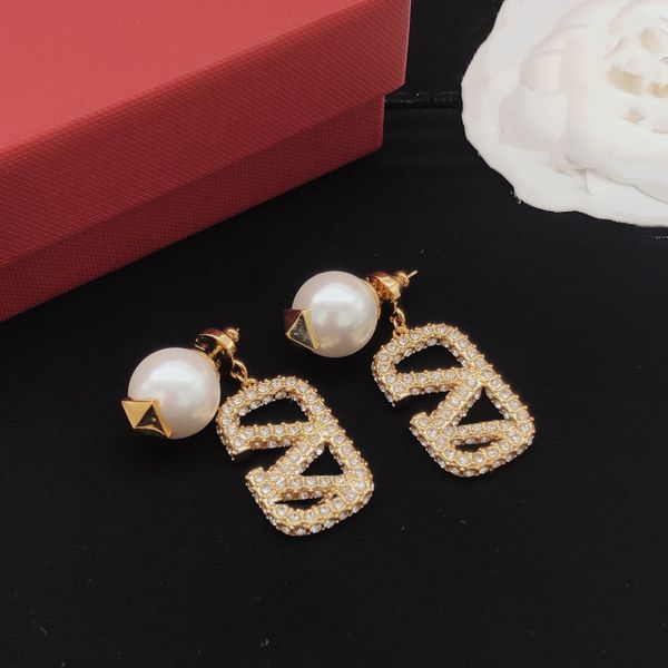 

letter v earring logo stud earing women fashion hoop designer jewelry valentinolies crystal pearl earrings luxury woman vlogo 59, Golden;silver