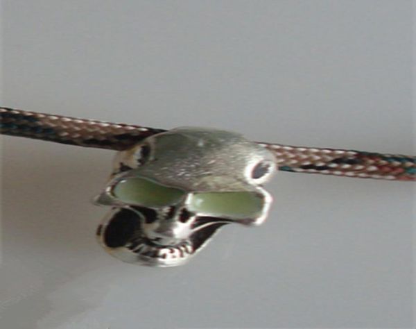 

50pcs metal skull for paracord knife lanyards paracord buckle glow in the dark5838463, Black