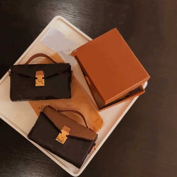 

2023 spring/summer new women's bag printed handbag mini one shoulder oblique cross envelope poor package advanced sense