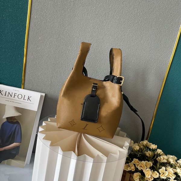 

paris fashion show t-stage designer bag atlantis grocery basket bag women's handheld crossbody bag classic style letter combination lea