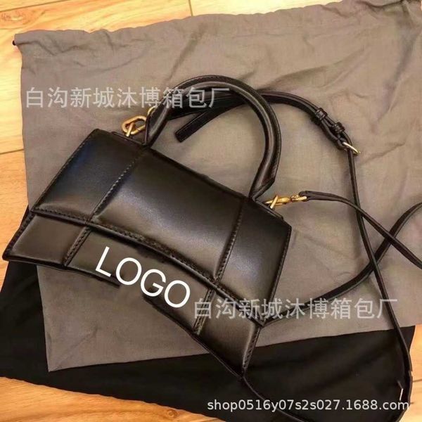 

2023 spring and summer new women's bag fashion crocodile hourglass bag versatile one shoulder crossbody bag portable small square bag
