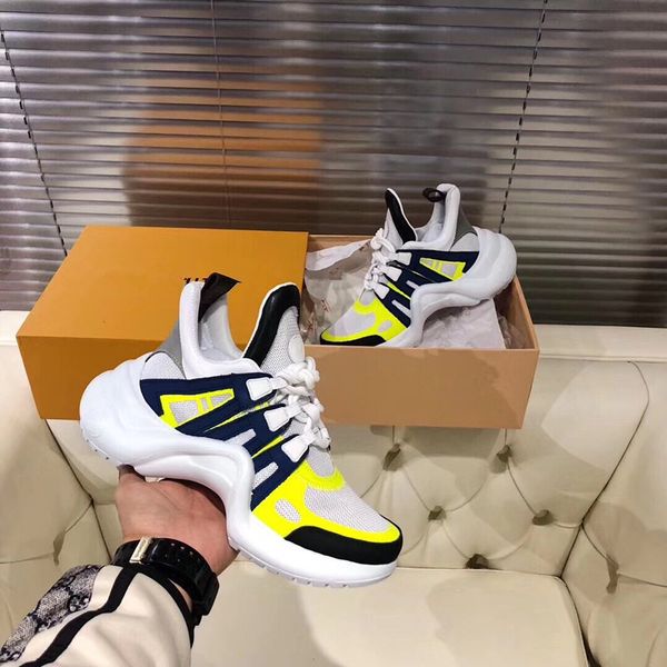 

luxury designer casual shoes embossed trainers strap skate sneaker men women triple white black green low mens shoe womens fashion trainer s