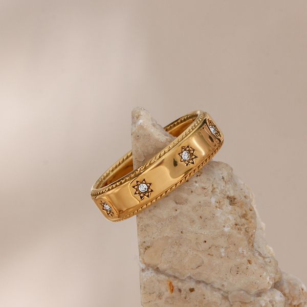 

fashion stainless steel jewelry for women 18k gold plated waterproof clear crystal zircon setted star gold rings for women, Golden;silver