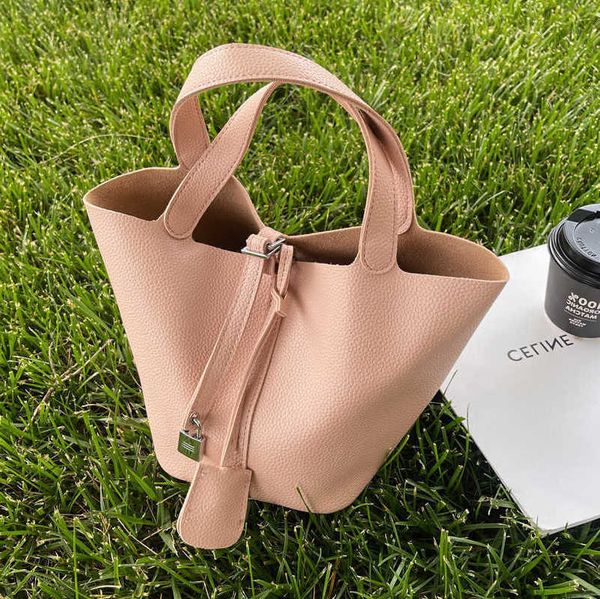 

a designer tote bag her mas handbag h picotn designer bags this years popular bag for women in summer style versatile sense fashionable text