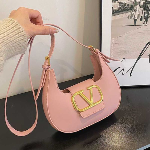 

2023 new velatninio designer bag women's shoulder v for ladies handbag underarm moon messenger handbag fashion