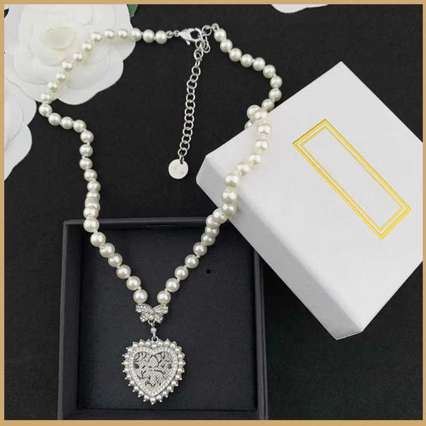 

miao's autumn and winter new fashion sweet heart shaped hollow set pearl neckchain brass material necklace, Silver
