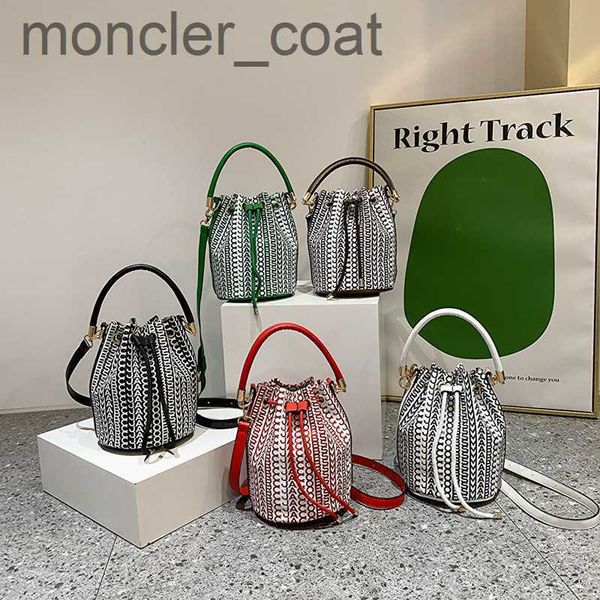 

2023 korean version drawstring portable bucket bag fashionable and fresh shoulder bag simple and fashionable bucket crossbody small bag