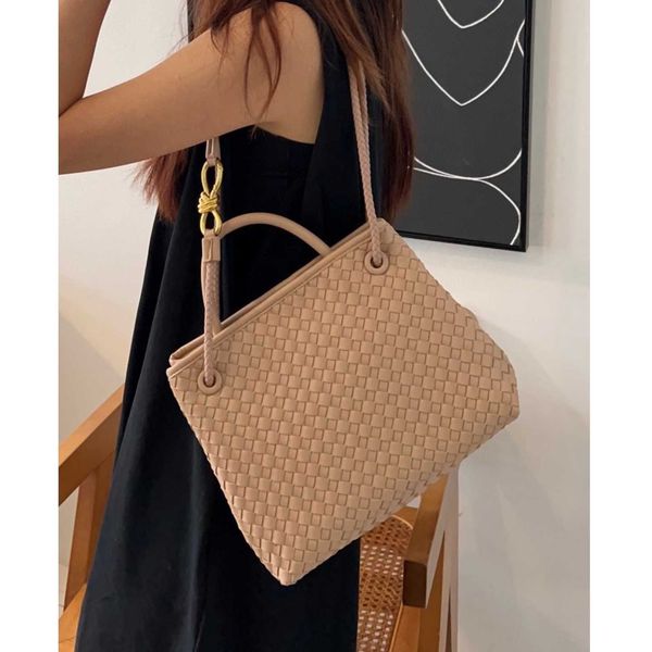 

purse leather botegas designer light skinned andiamo bag with textured cowhide woven bucket niche commuting and leisure carrying crossbody f