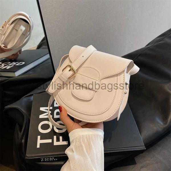 

shoulder small round with a premium and exquisite feel. 2023 summer single shoulder flip over style fashionable simple saddle bagstylishhand