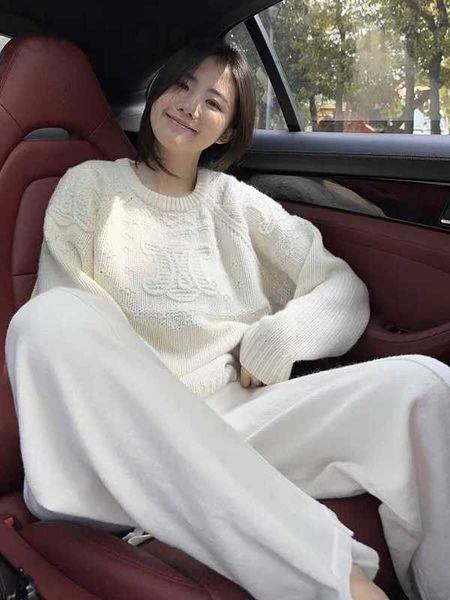 

women's sweaters designer ce home 3d hooked flower design 2023 early autumn and winter new advanced feeling reduced age loose pullover, White;black