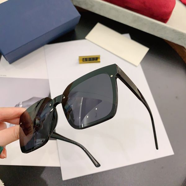

designer alloy titanium steel fashion luxury sunglasses classic polaroid lens beach sunglasses glasses man and woman multi-color option, White;black