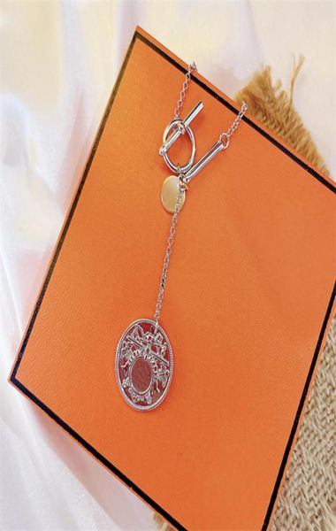 

classic designer necklace fashion elegant necklaces gift for mens woman jewelry coin pendant highly quality with box luxury shell 4917104, Silver