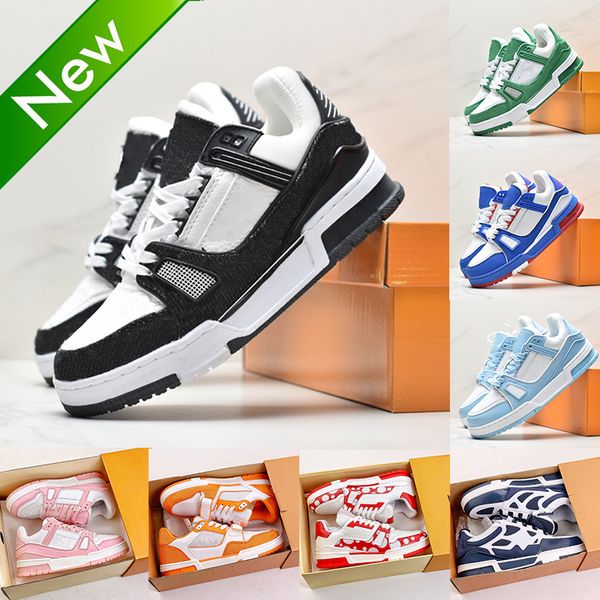 

designer shoes men women logo embossed casual trainers for mens strap skate leather sneaker triple white black green low mesh shoe womens fa