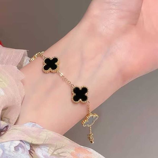 

clover bracelet bracelet women's 2023 new high beauty titanium steel five flowered four-leaf clover women's color can be washed, Golden;silver