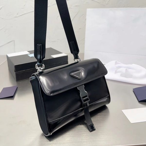 

2023 mens phone bags designer bag crossbody shoulder bag plain luxury mini flap fashion men cross body triangle 5a quality