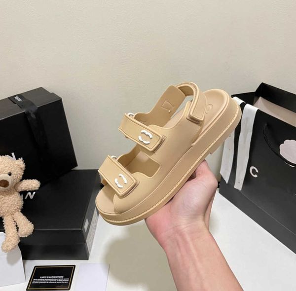 

2023 summer luxury designer women's shoes flat sandals channel thick-soled casual open toe fashion women shoe beach sandals comfort par, Black