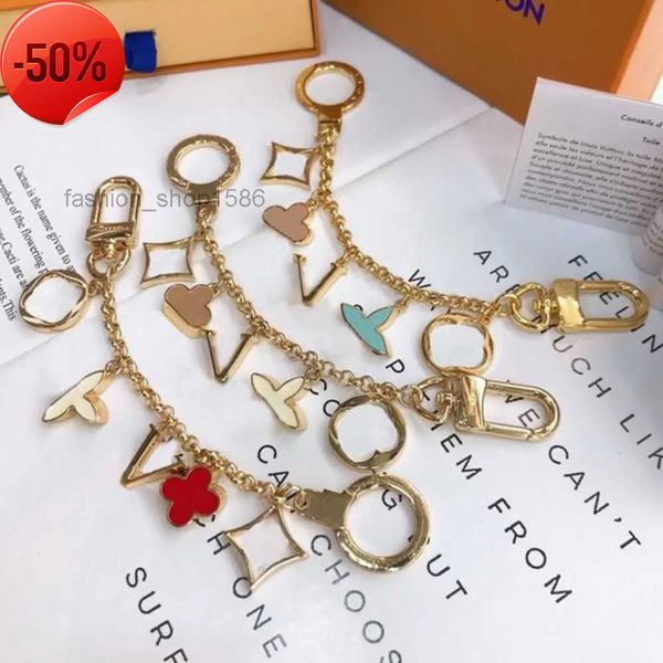 

keychains lanyards ok luxury designer keychain fashion classic brand key buckle flower letter chain handmade gold mens womens bag pendant&#0, Silver