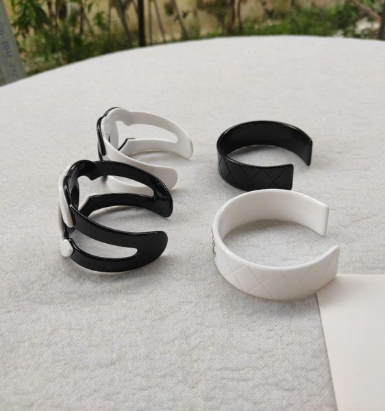 

acrylic bracelet fashion engraved c classic white or black with paper card and mesh bag7818172, Golden;silver