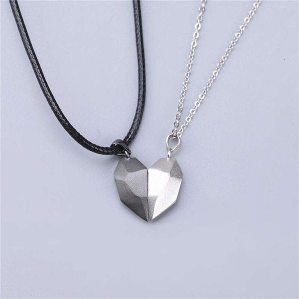 

designer's love magnet couple necklace with a pair of simple ing stones, small combination pendant, versatile collar chain for men, Silver