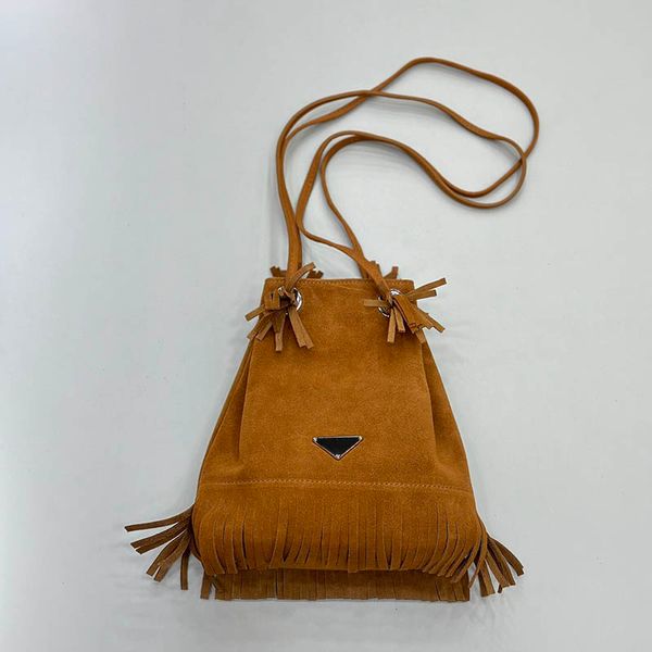 

brown tassels large capacity women bucket bag carrying quilted classic crossbody shoulder bag fringed shopping trip suitcases luxury handbag