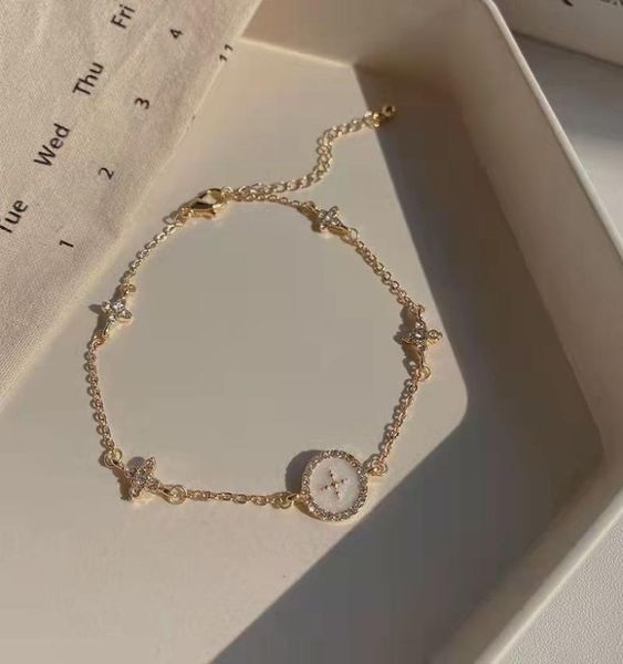 

designer bracelet classic style fashionable women039s bracelet various styles available very beautiful nice5811860, Golden;silver
