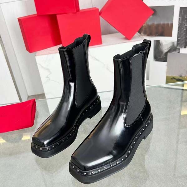 

luxury womens boots level calf leather autumn and winter fashion rivet martin boot platform casual shoes size 35-42 with box, Black