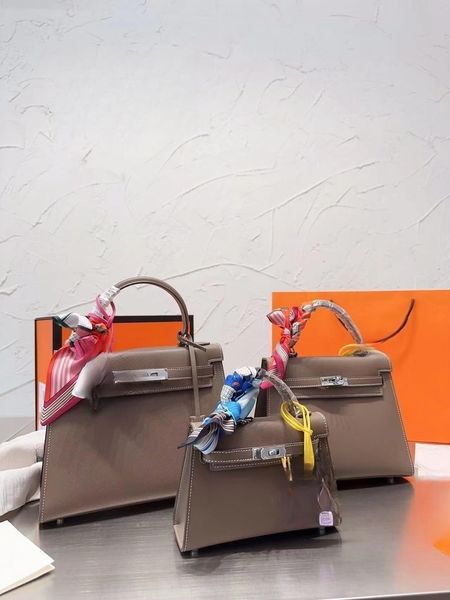 

bag classic designer bags 2023 ladies fashion trend one-shoulder diagonal cross portable leather women's palm grain cow small square