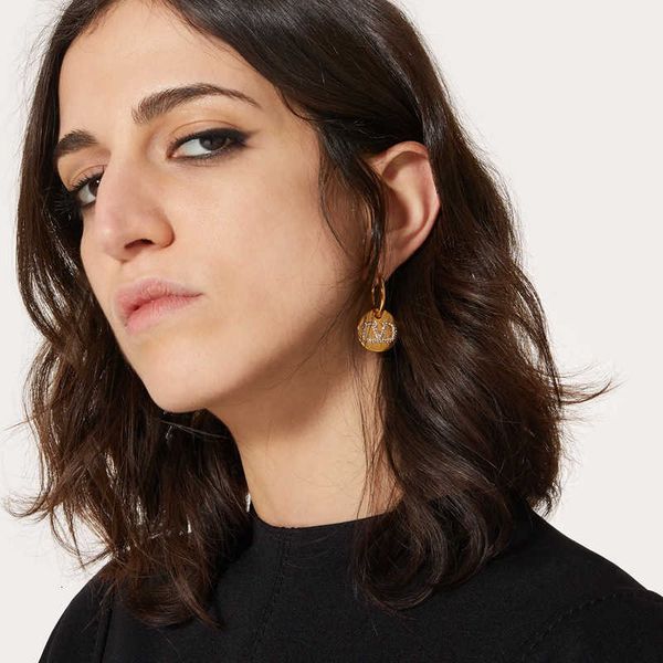 

fashion designer valentino v-shaped small round cake earrings female earrings texture style rhinestone earrings huajia v earrings earrings, Golden